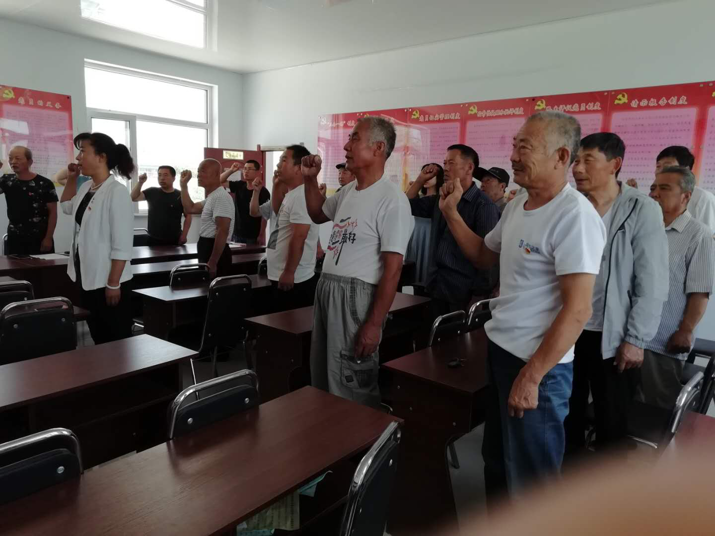 北镇市高山子镇二道村开展重温入党誓词主题党日活动