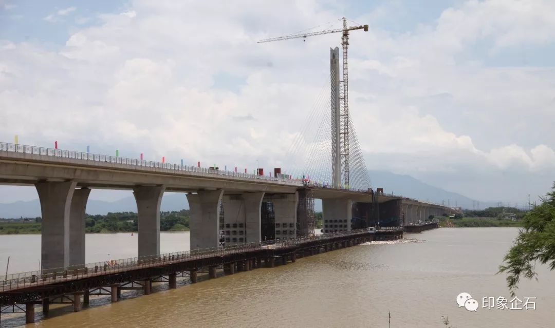 起點與東莞市企石鎮東平大道相接,向北跨越東江,終點接建設中的惠州市