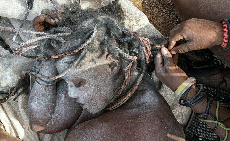 原创辛巴女人头上顶着的东西真是不简单