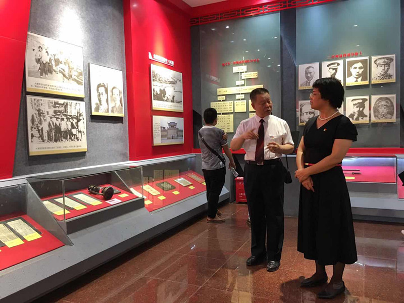 随后,市科技局党组成员,副局长柯锦卿,许敬阳同志