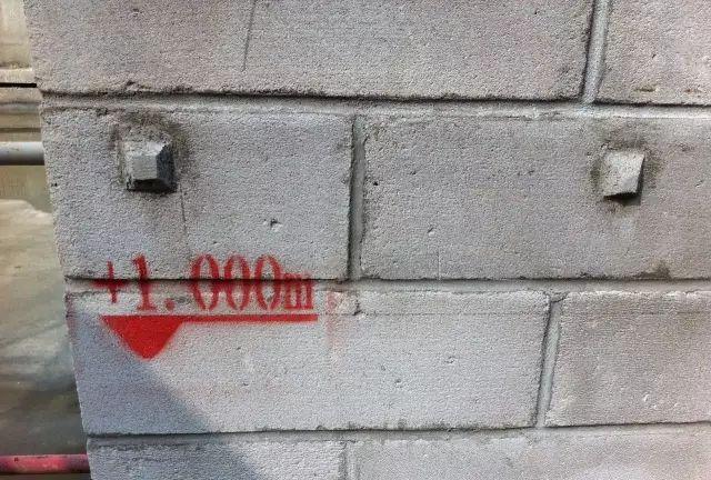 9m,结构顶面标高是5.85m,那么二楼的建筑一米线就是6.9m,因为这些标高