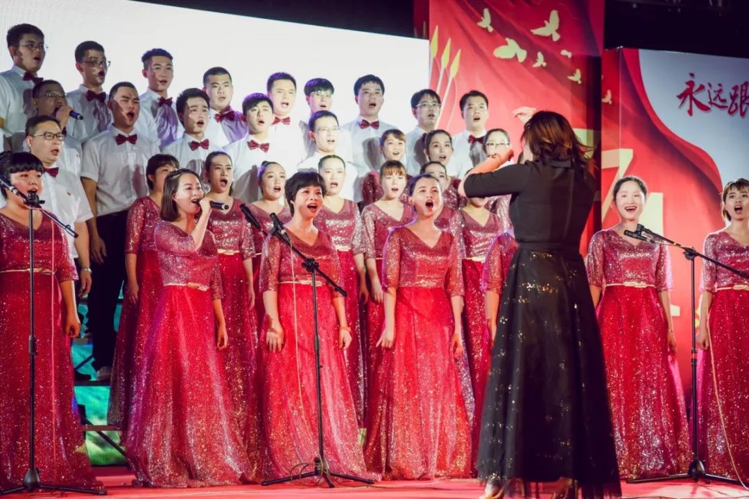 定格精彩一起回顾下昨晚石井镇庆七一文艺晚会的动人瞬间