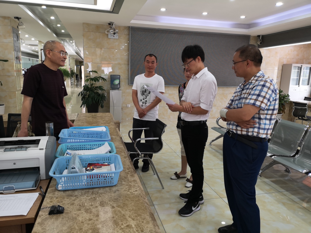 邱岽秦到县政务服务中心调研指导工作_审批