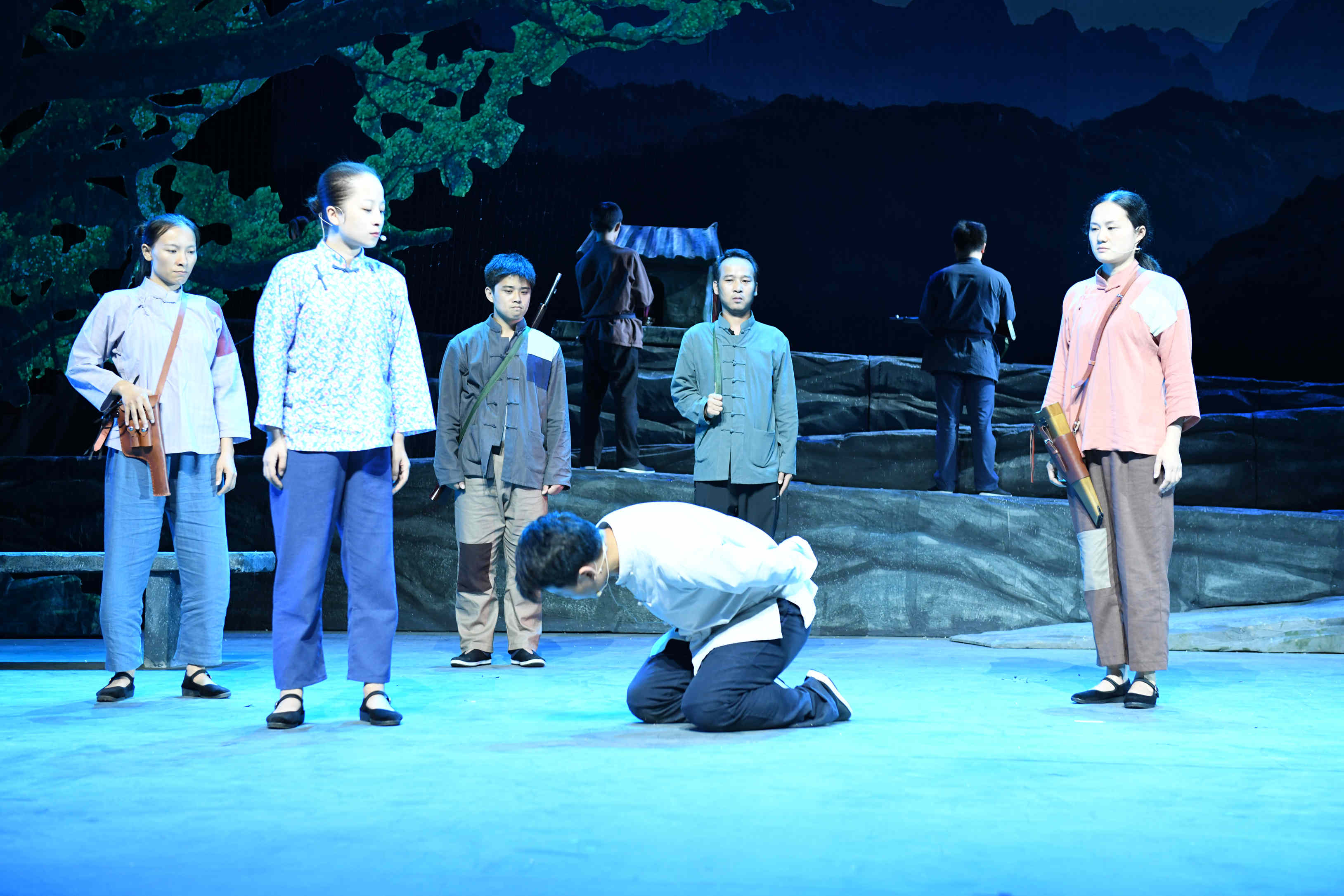 大型红色题材话剧《信仰》在永定首演