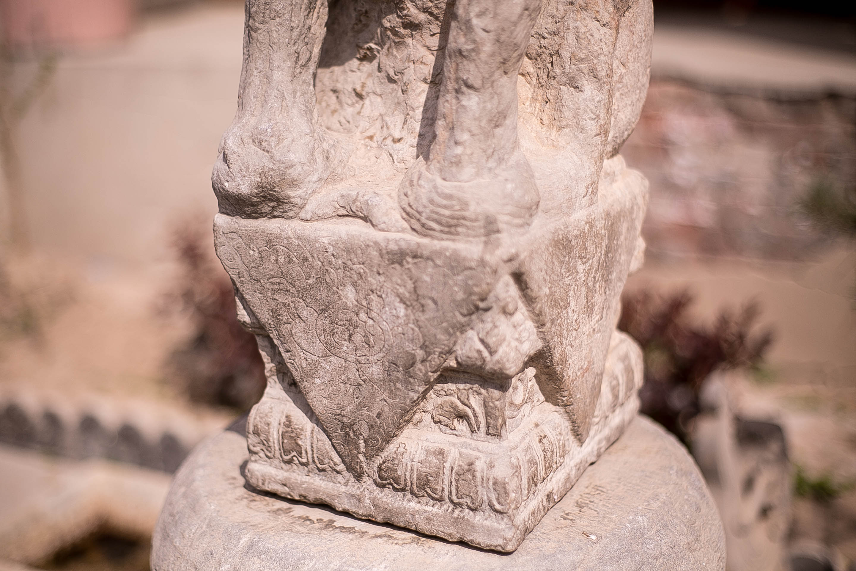 明清代老石雕之明代中堂狮_青石