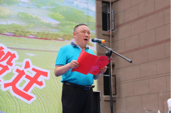 何支刚把对612户搬迁群众的祝福送到铜仁新家