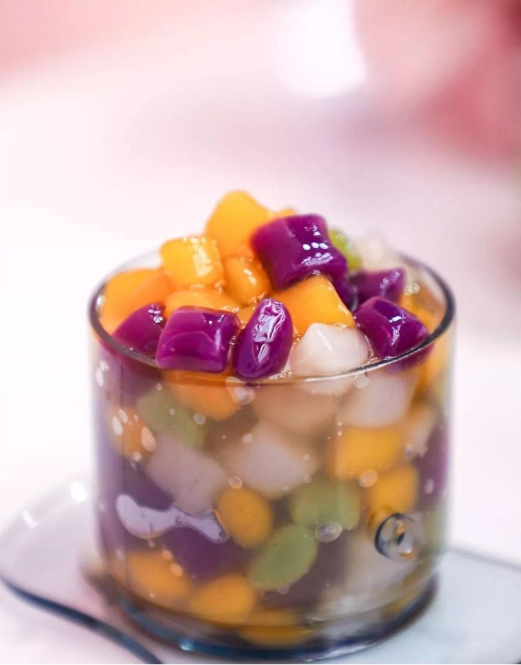 的五彩芋圆可是每天现熬的呢喝完后口腔里还是久久不散的香气香滑奶茶