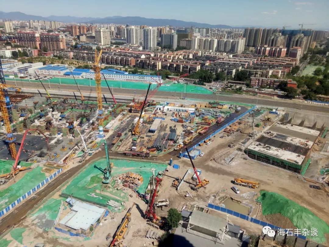 南侧视角南侧钢结构加工棚和丰台科技园来源:地铁族,造甲街现场摄影