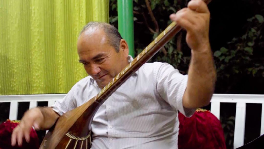 我走遍新疆,我听到了中国传统民乐最初的声音_都塔尔