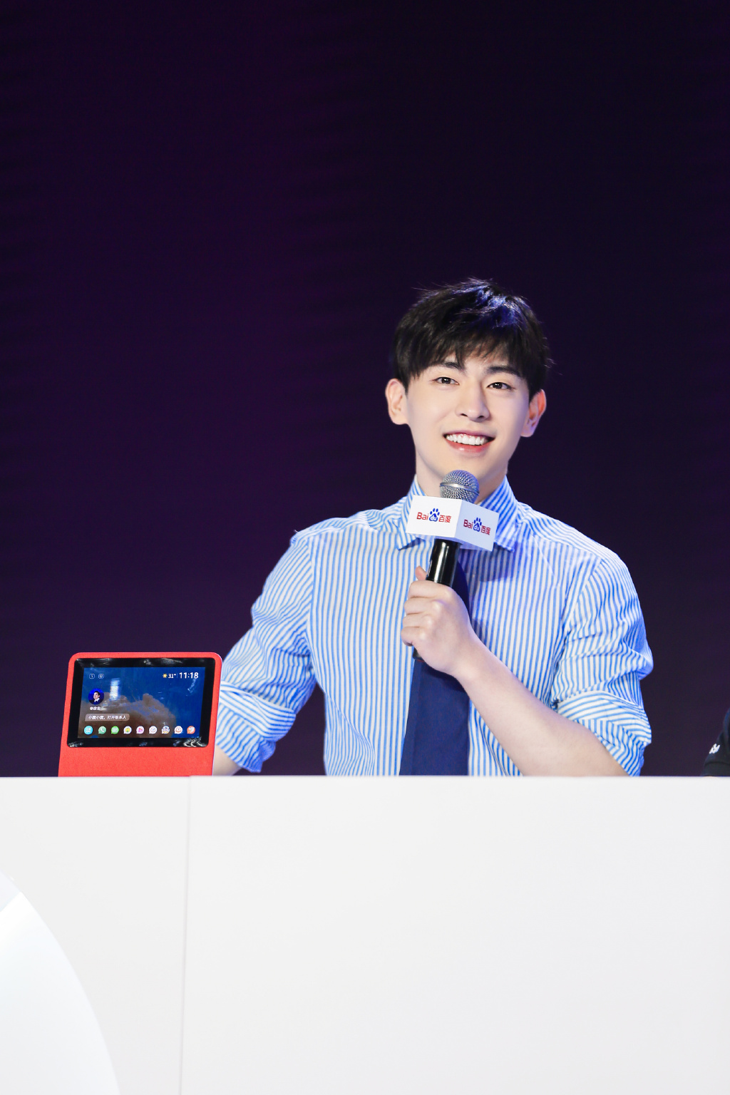 邓伦工作室分享邓伦活动照今日的任性少年令人心动