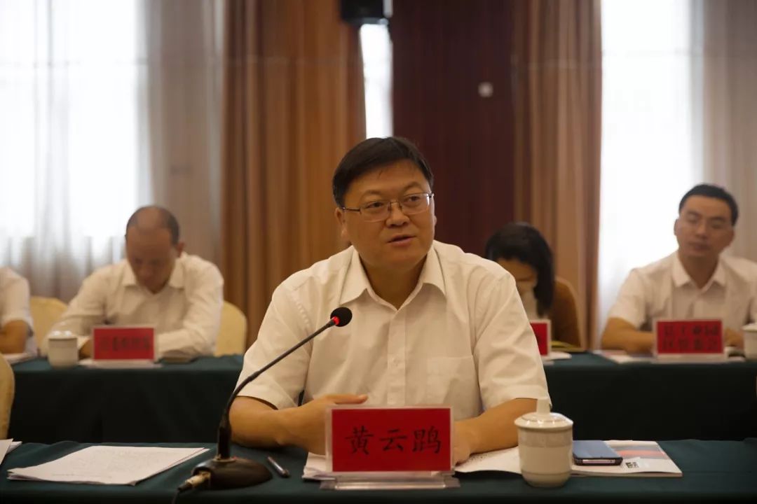 华宁县县委书记黄云鹍听取大家的发言后,华宁县委书记黄云鹍表示