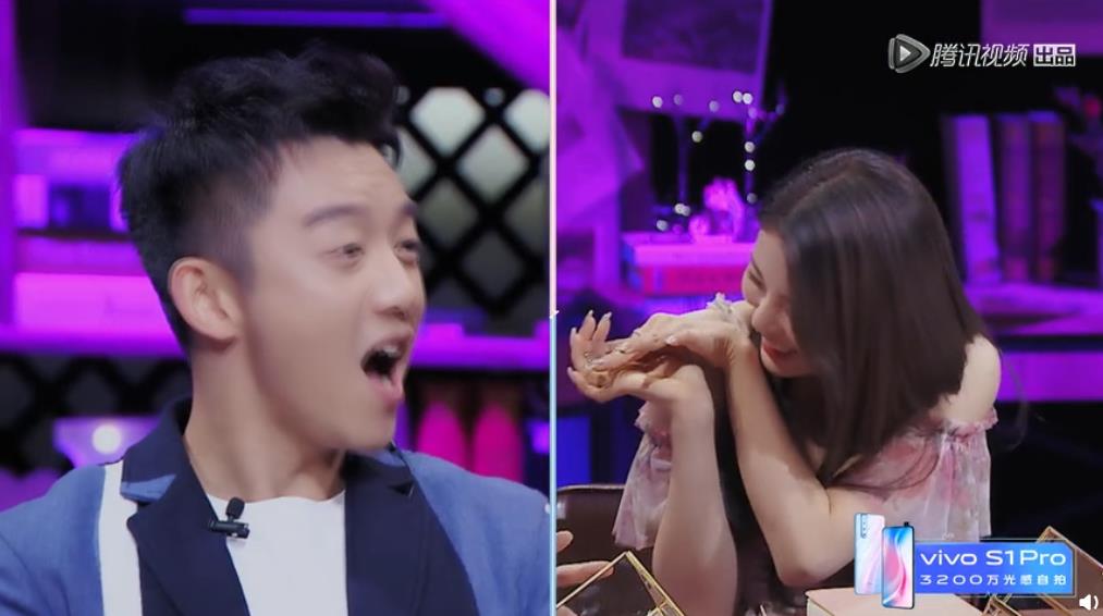 杨超越爆料曾被同桌送吃的,郑恺只说了6个字,超越直接笑趴下!