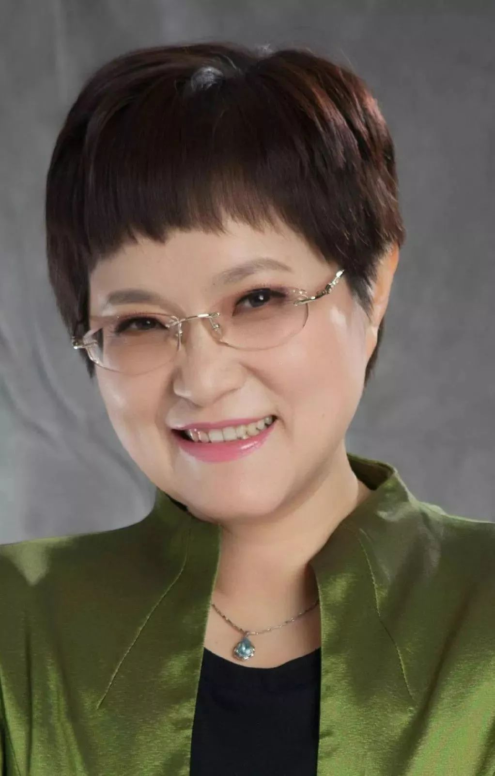 何丽管住嘴迈开腿放宽心掌握营养健康美丽主动权