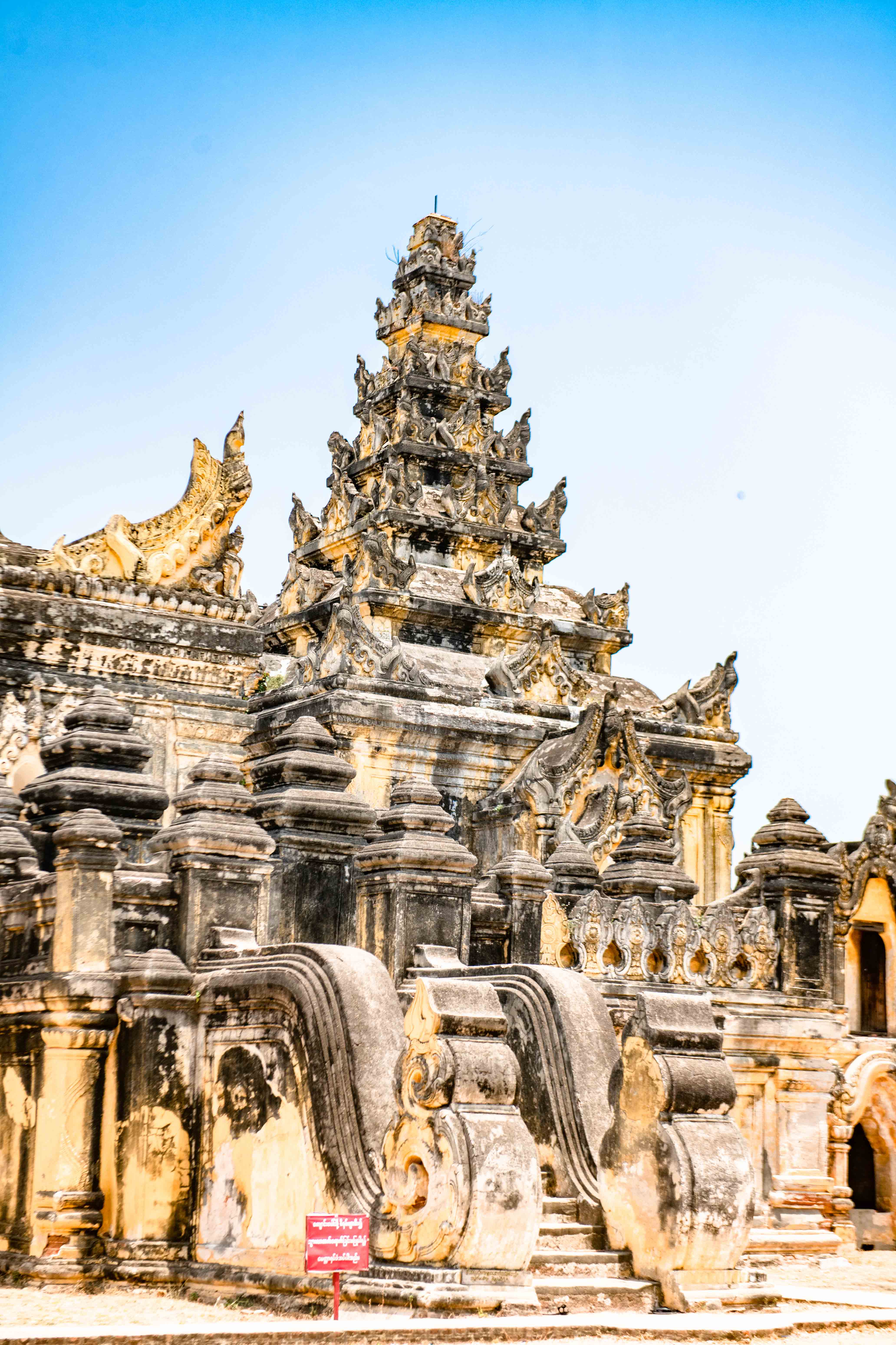 缅甸最漂亮的寺庙,外观超像女人的身形,比欧洲古堡还耐看!_马哈昂