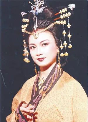 她本是街头流浪歌女,被丈夫抛弃成传奇皇后,逆袭成宋朝最强女人