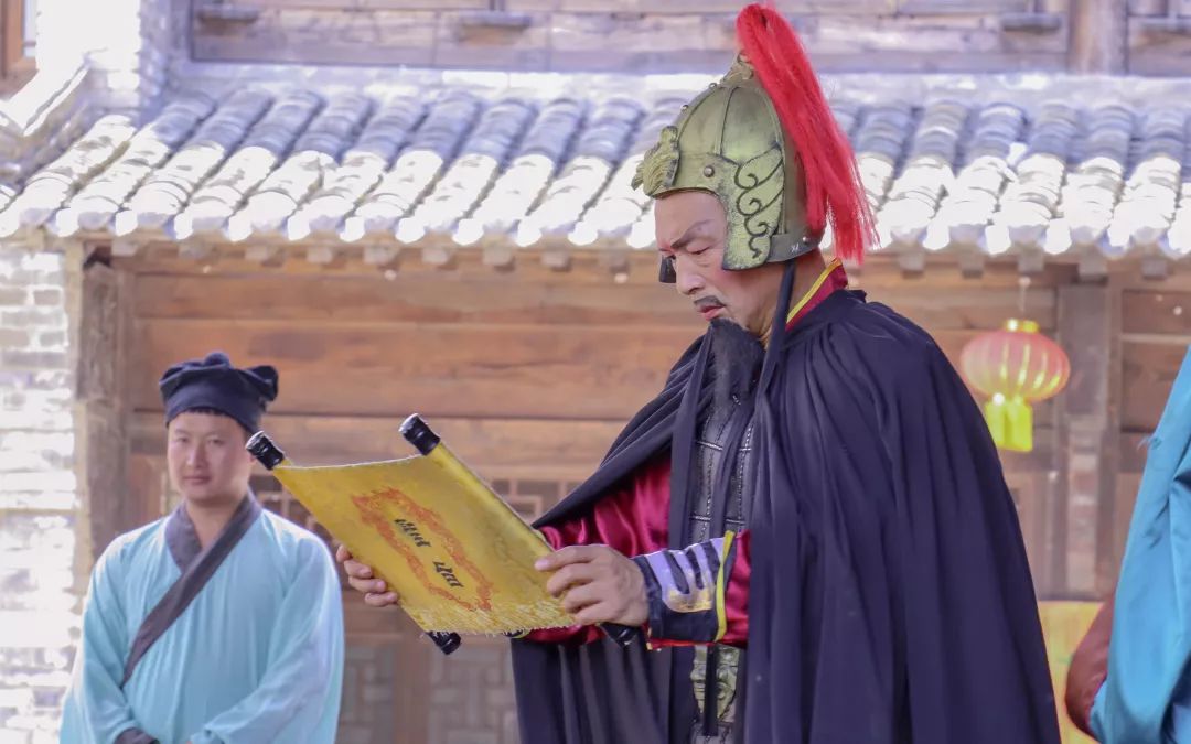 一首《满江红》传唱不衰万丈悲哀,万千无奈纸墨之间十二道金牌的痛与