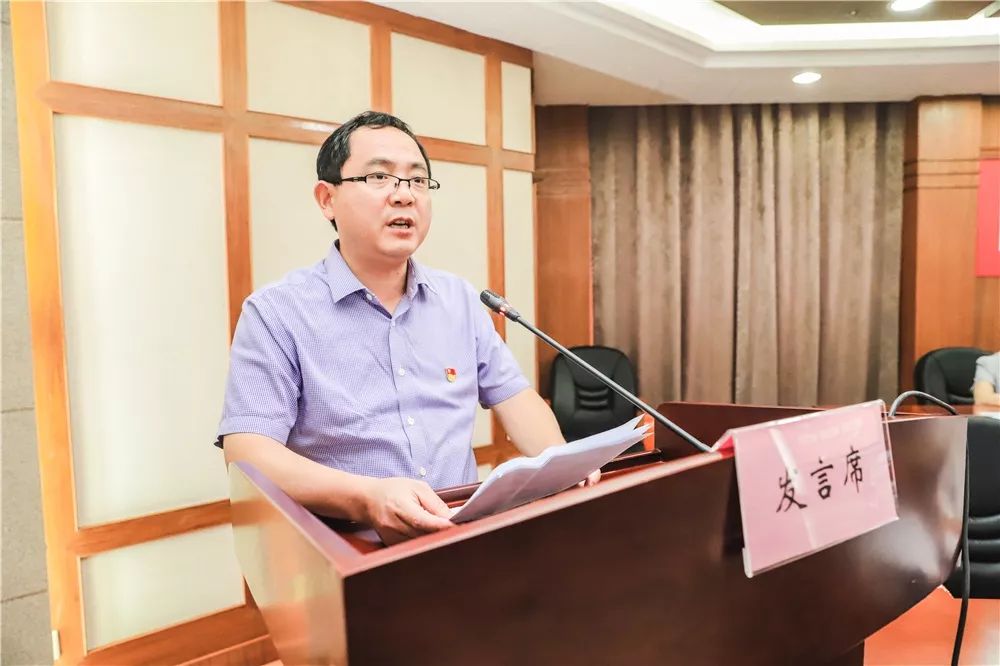 雨花经济开发区党工委书记张建设围绕推进"红色引擎"工程,凝心聚力