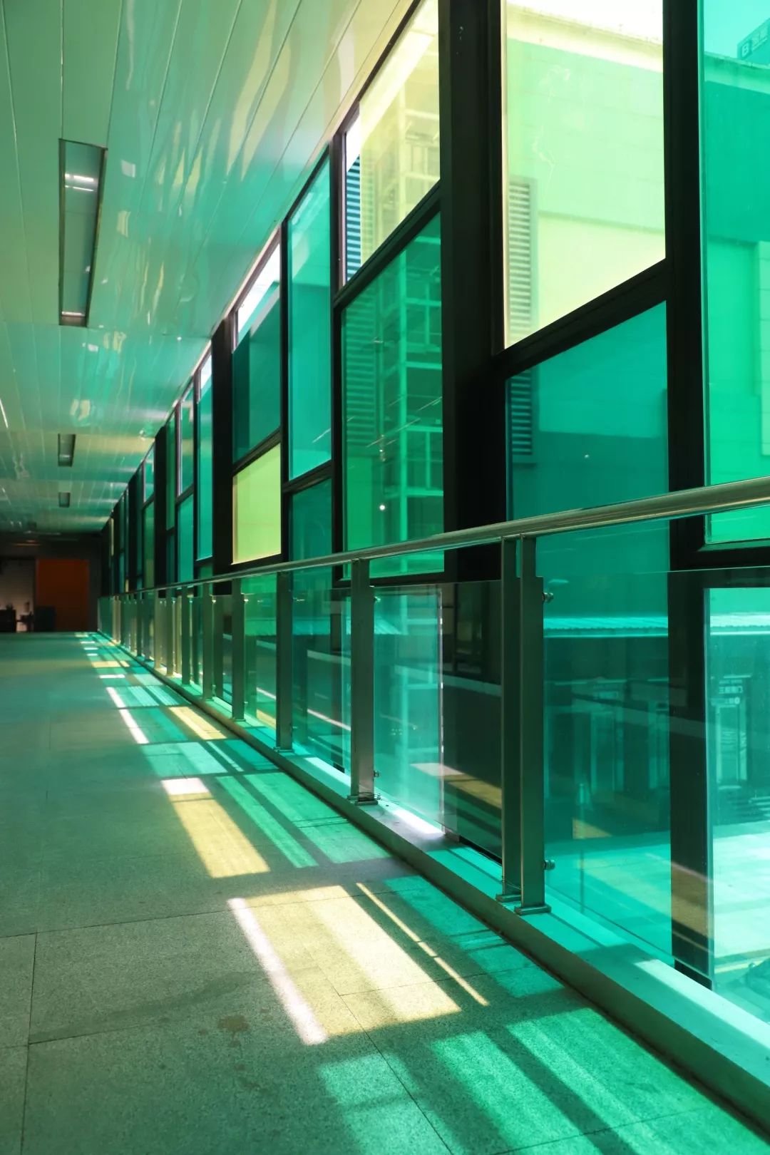 美育亲子活动有色彩的影子玻璃画艺术工作坊