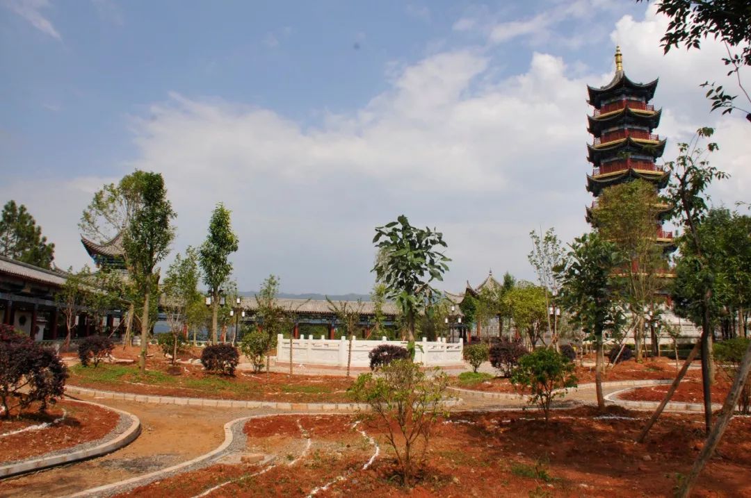 宣威市城市配套設施建設重點項目, 公園設計包括錦苑山公園,玉泉山