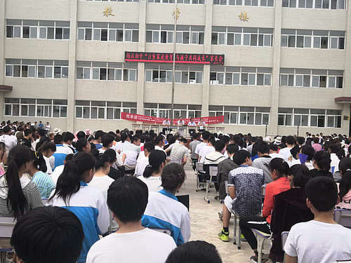 县关工委家庭教育报告团走进杨汉初中