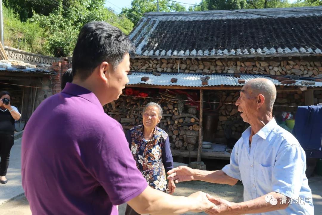 区委常委,统战部长蒋学甫到北庄镇看望慰问老党员和困难党员