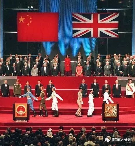 生活▎1997年香港回归的秘密他仅用2秒钟就力挽狂澜