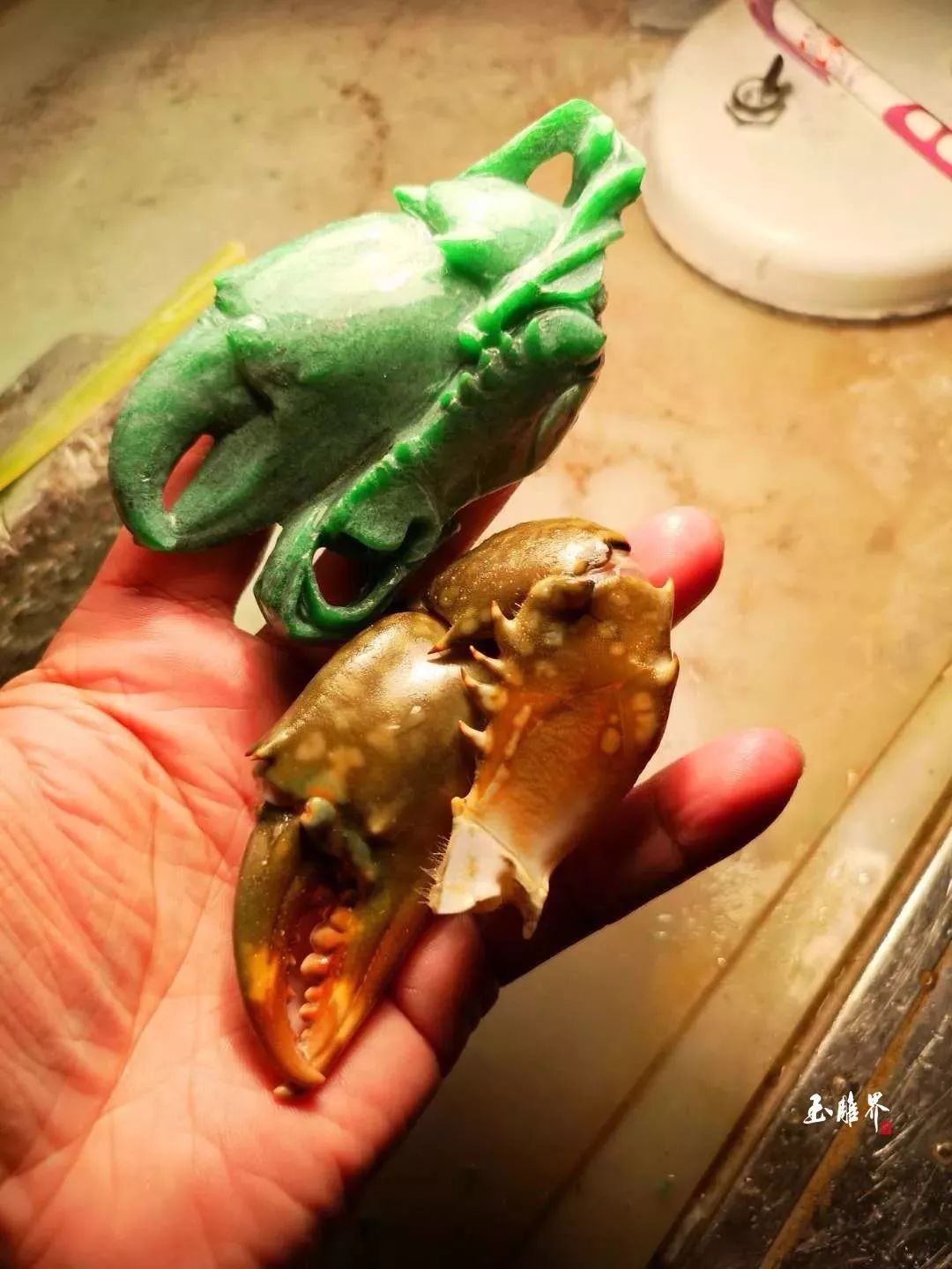 300块买了块干涩的翡翠,一只大螃蟹的创意翻万倍