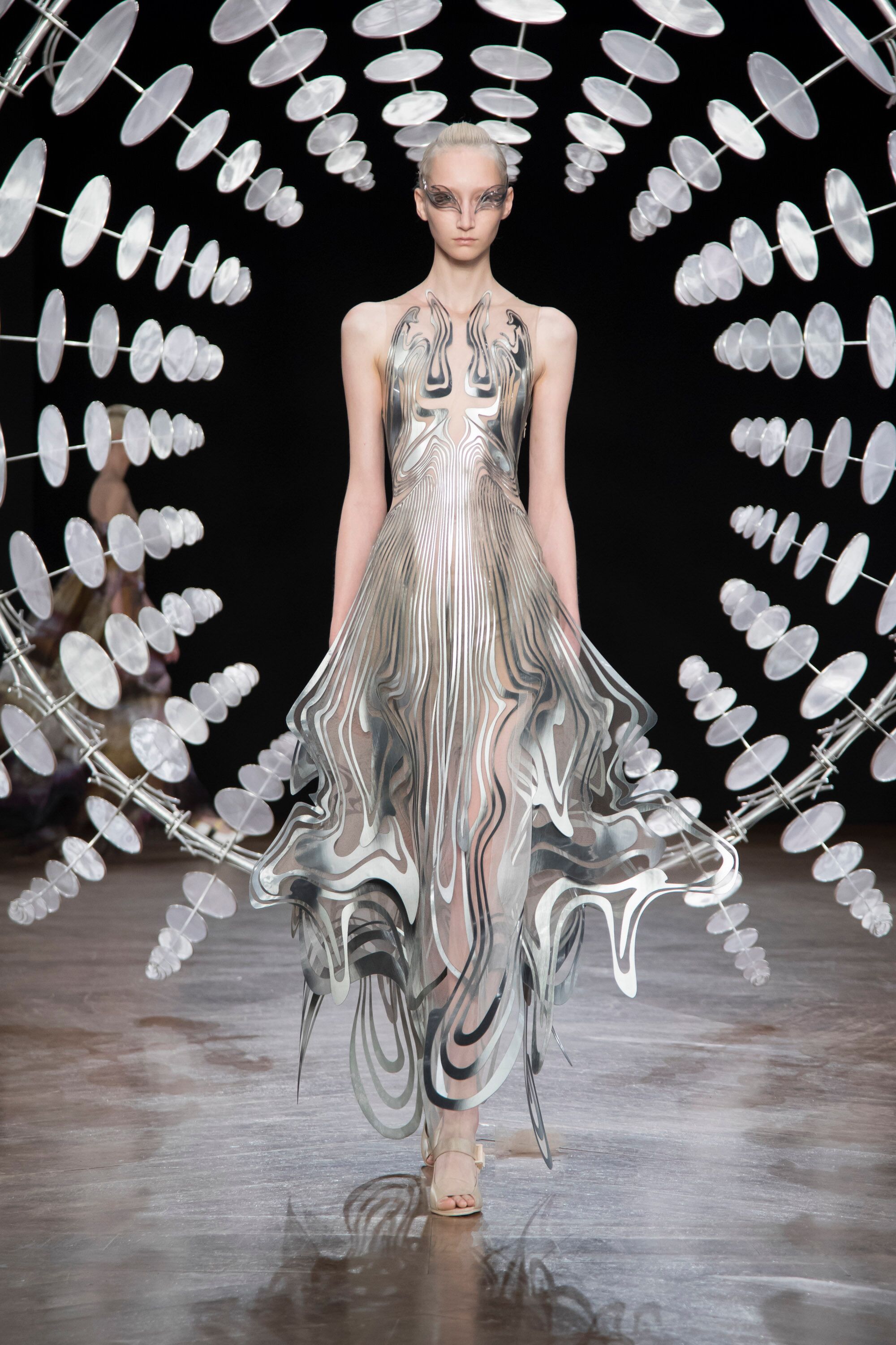 iris van herpen2021图片