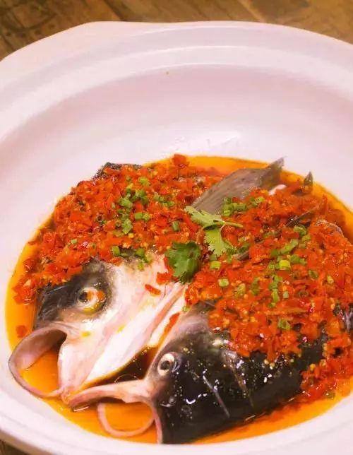 号称水口最强湘菜江南公社￥199元就能吃到34人份的霸王鱼头分量足下