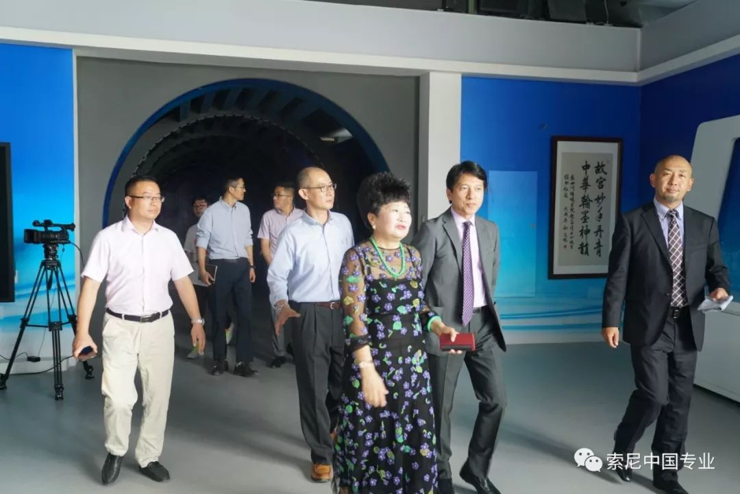 索尼向川传交付百余台超高清摄像机，全球首套“小魔盒”落户川传！