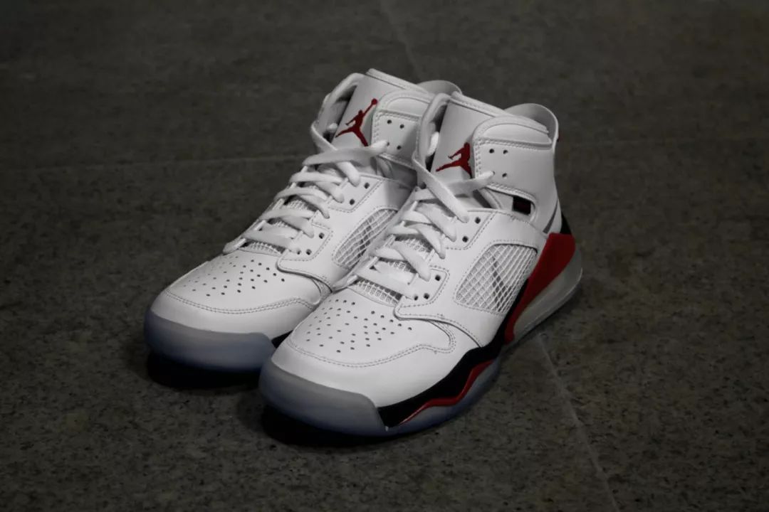 bt限量发售复古与机能的双重气质浑然一体airjordanmars270