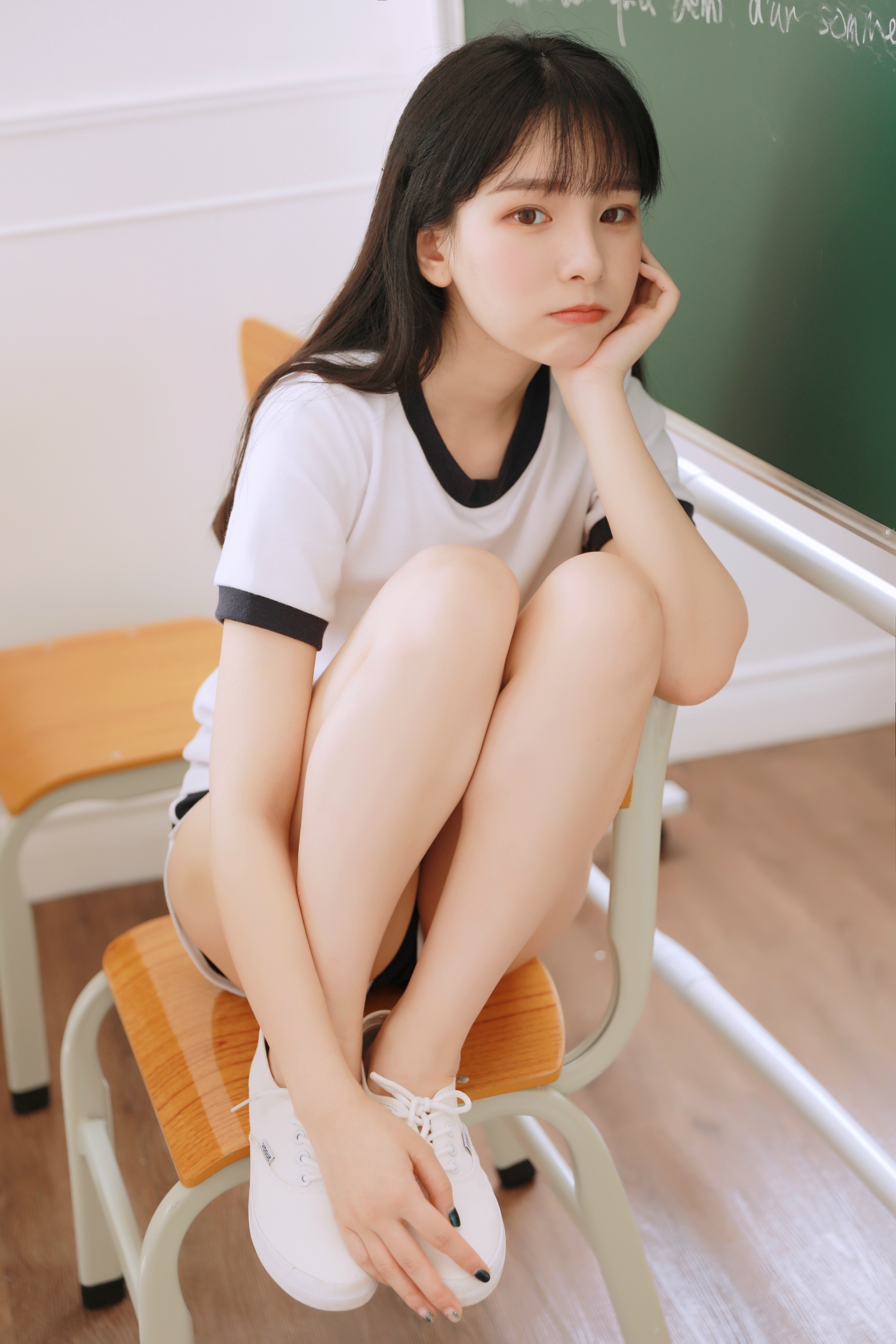 lol美女主播赵小臭教室美拍