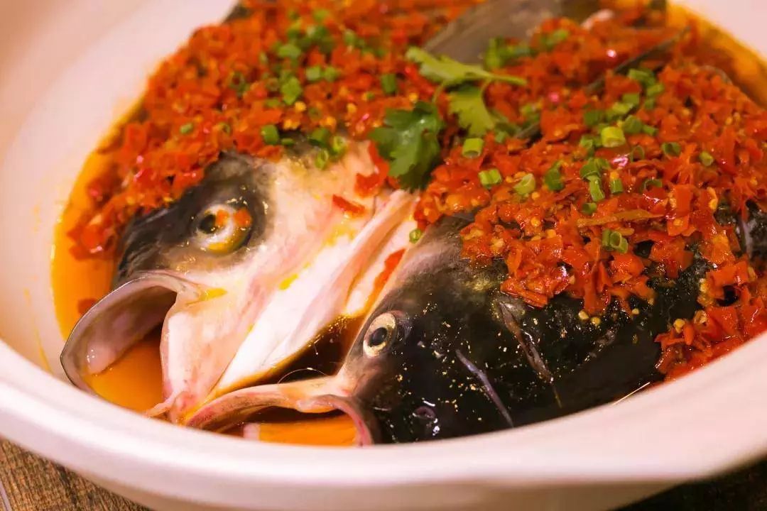 号称水口最强湘菜江南公社￥199元就能吃到34人份的霸王鱼头分量足下