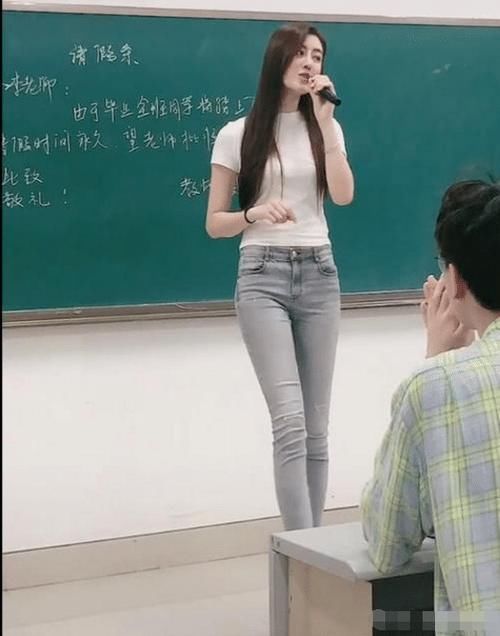 最美班主任迅速蹿红网络魔鬼身材似超模精致五官美过范冰冰