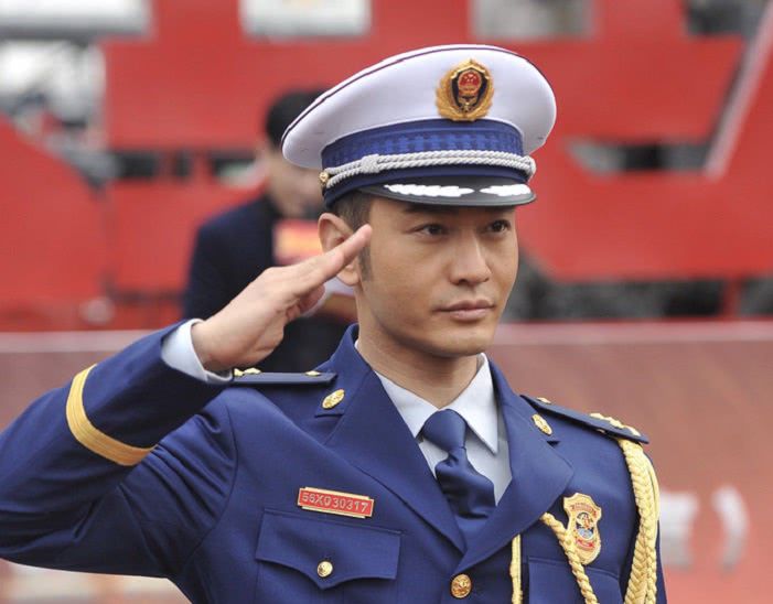 黄晓明亲自否定离婚谣言主演的烈火英雄或引爆票房