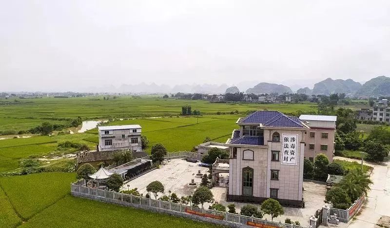 航拍大毒枭张加爱豪华别墅, 占地两三亩高达4层, 装修富丽堂皇_柳江
