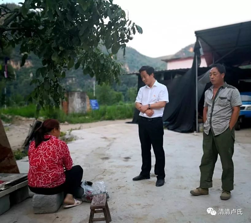 书方家,郭军文详细询问其家庭结构和各项收支情况,得知赵书文不等不靠