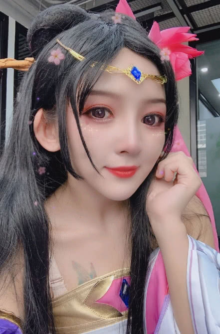 纹身美女cos貂蝉走红,看清蝴蝶纹身的位置,网友:爱了爱了!