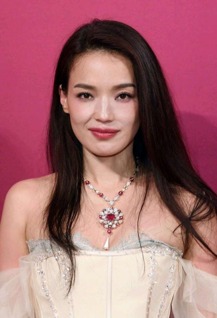 "舒淇"可以丑的很吓人,也可以美的很精致