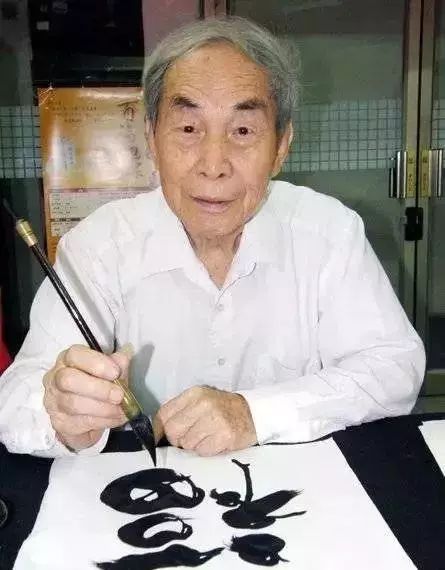 75岁穷游欧洲,96岁考上硕士,105岁考博士,他活成最赚的人!_赵慕鹤