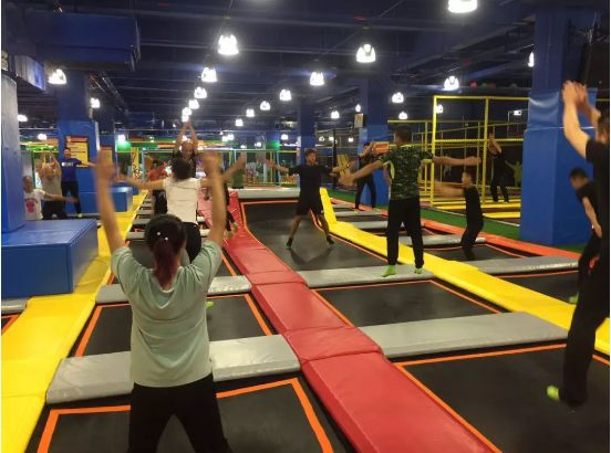 499元抢购万达茂袋鼠王蹦床公园蹦床项目两次票畅玩8大区域教练教学
