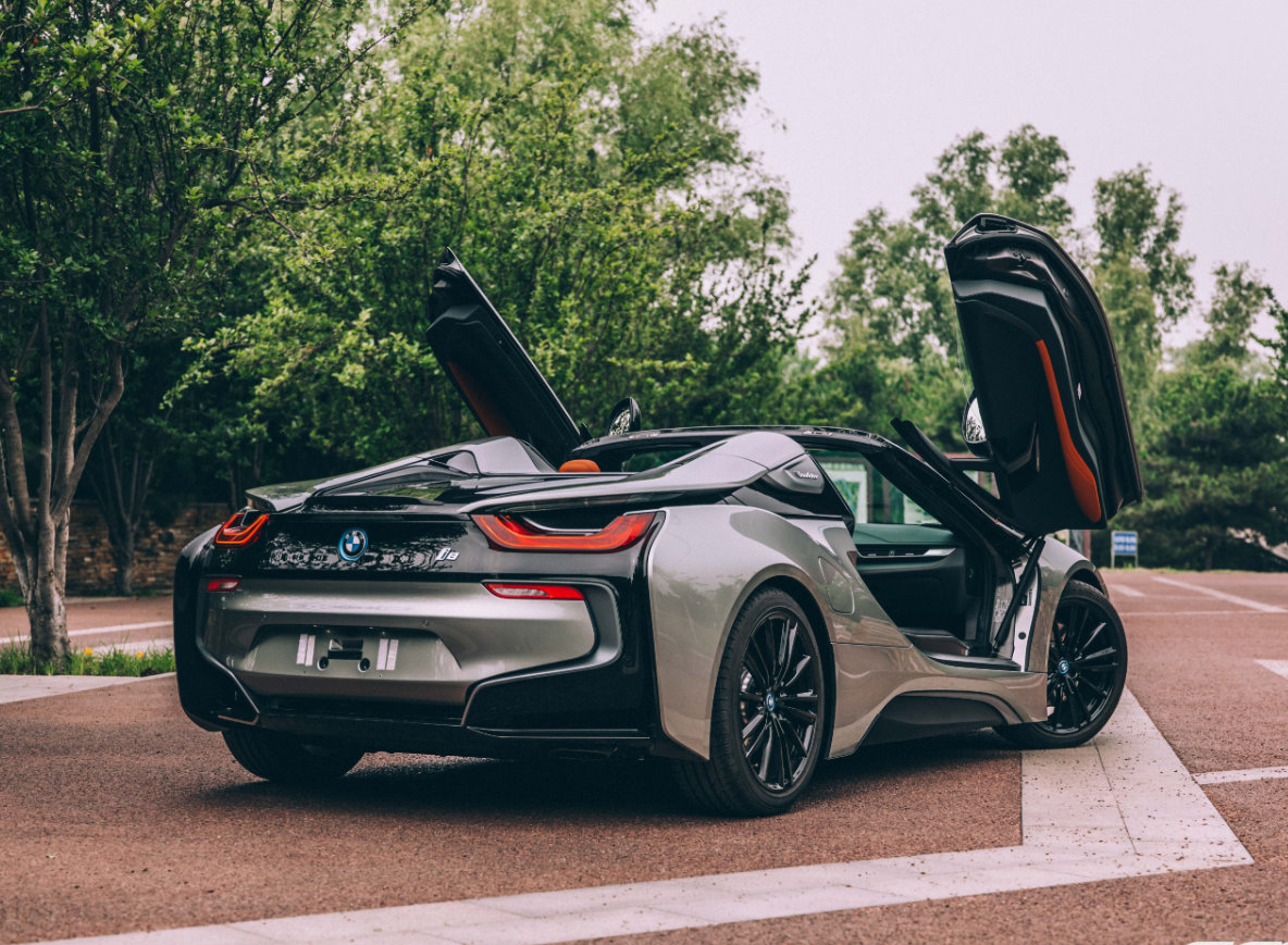 只要酷炫?这次带你全面知道宝马i8敞篷跑车