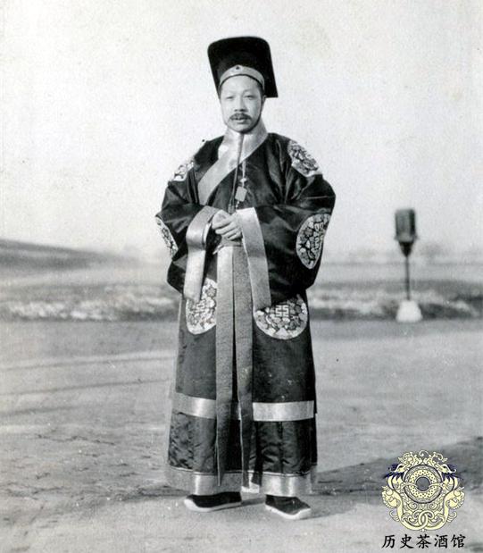 一组袁世凯天坛祭天大典老照片:身穿"龙袍",坐着八抬大轿