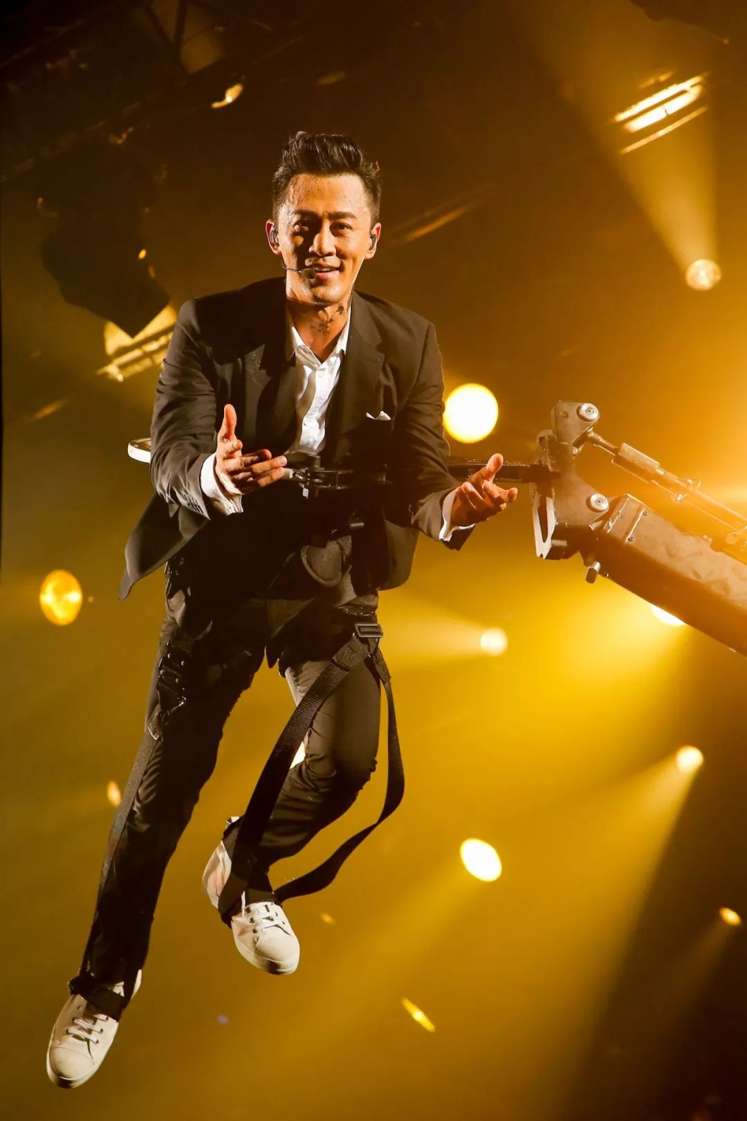 最chok不过林峯国内首创高空吊臂360度全场环绕舞台揭秘