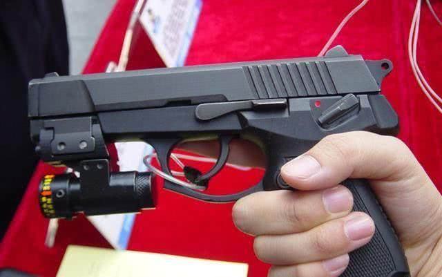 沙漠之鹰游戏中是神枪为何真实的战场上掉地上都没人捡