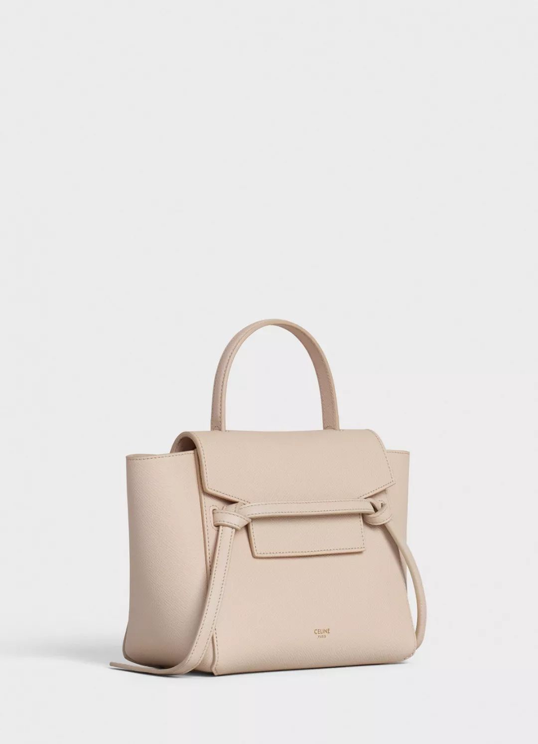 1945年,女设计师赛琳·薇琵娜(celine vipiana)在巴黎开设第一间店铺"