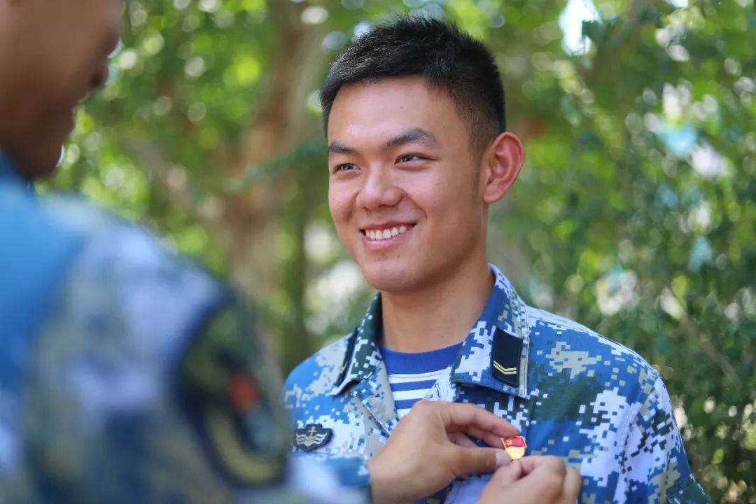 海军小哥哥你的青春献给了谁