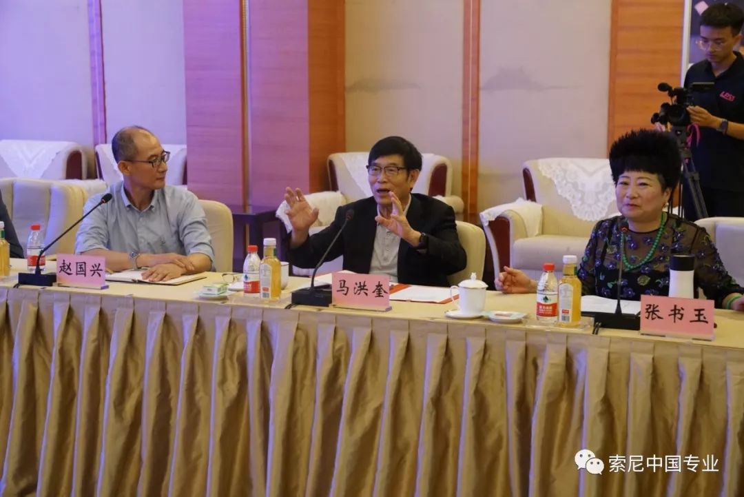 索尼向川传交付百余台超高清摄像机，全球首套“小魔盒”落户川传！