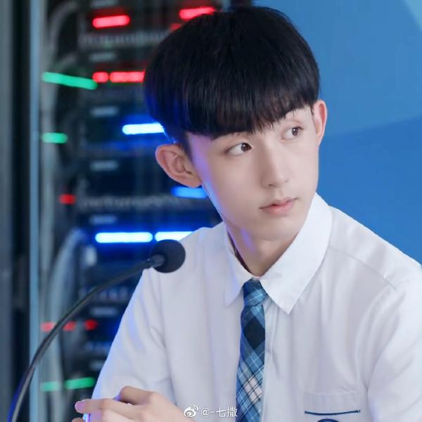 一这个角色,三观正,长得帅气,乐于帮助同学,重点是还是一个妥妥的学霸