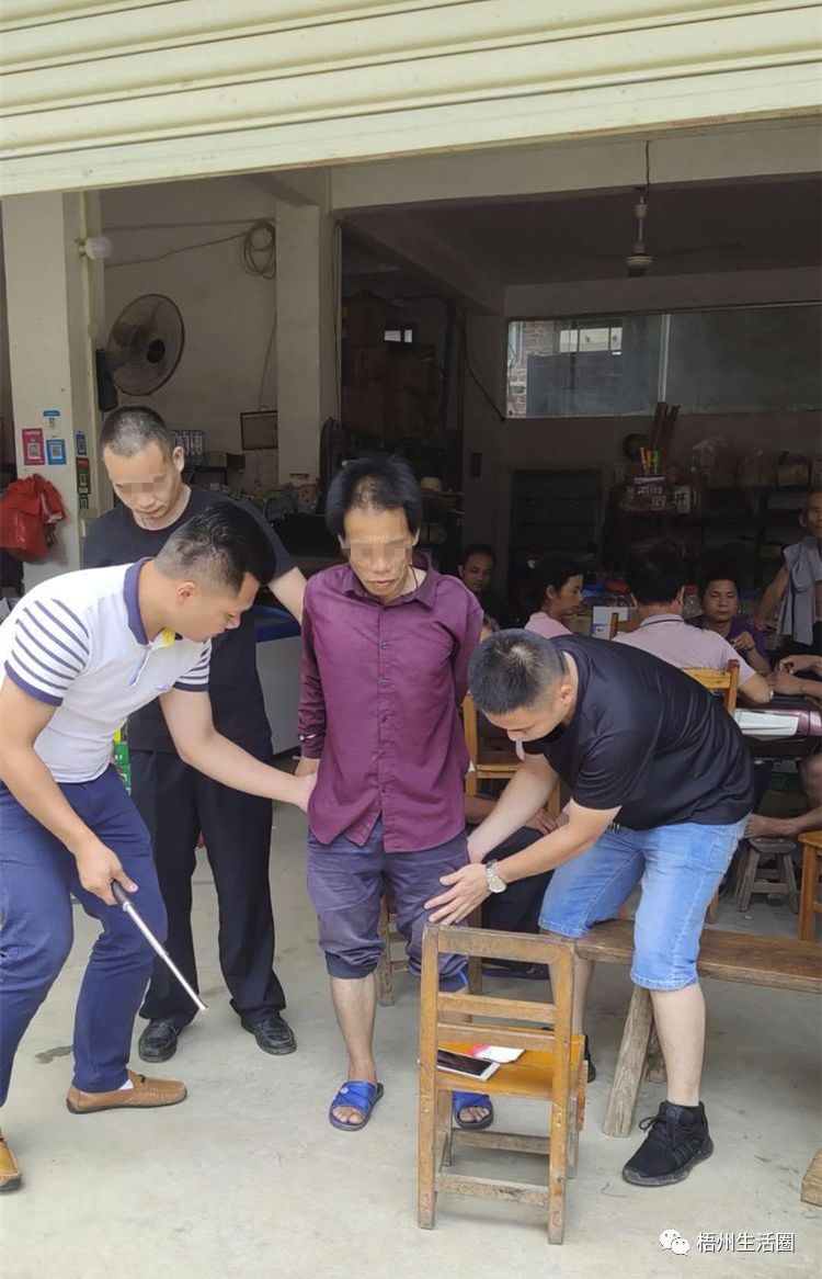 藤县一瘾君子在竹根以追龙方式吸食毒品海洛因被抓了